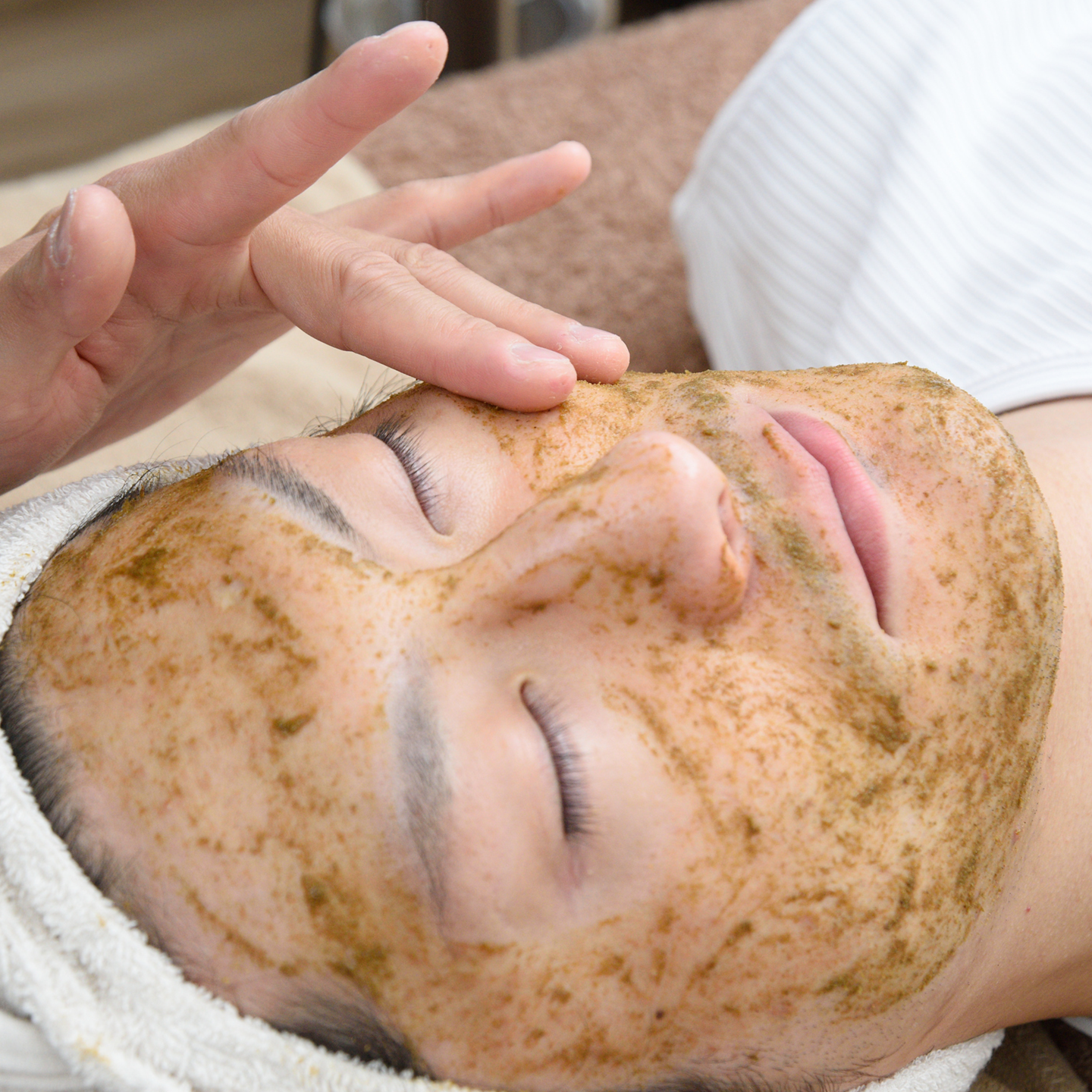 ハーブピーリング・ニキビケア施術写真